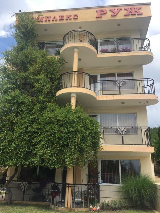Complex Ruzh Apartments Sables d'or Extérieur photo